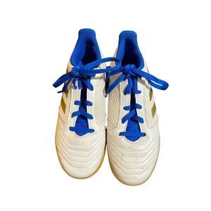 Adidas kids predator 19.4 soccer indoor shoes, size 2.5.